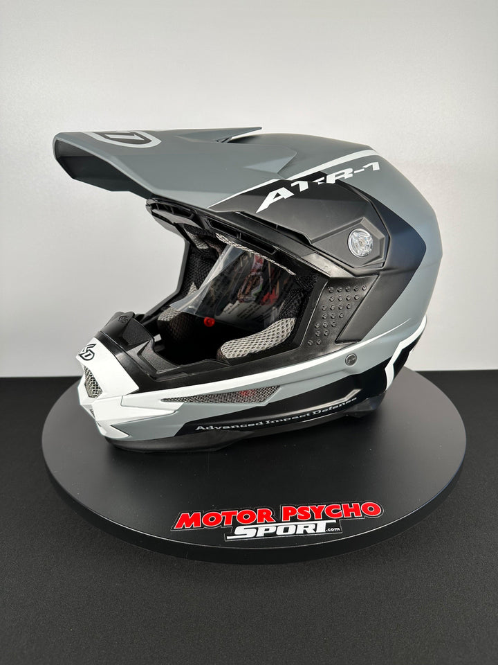 6D ATR-1 Stealth Helmet - White - Size Small - OPEN BOX