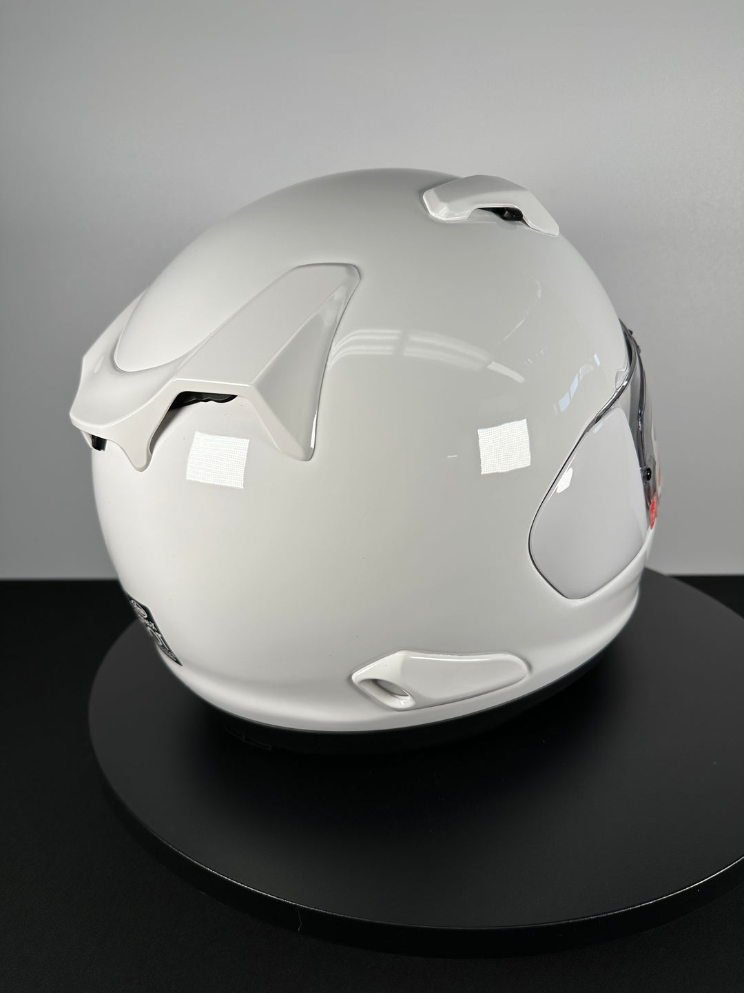 Arai Signet-X Helmet - White - Size Medium - OPEN BOX