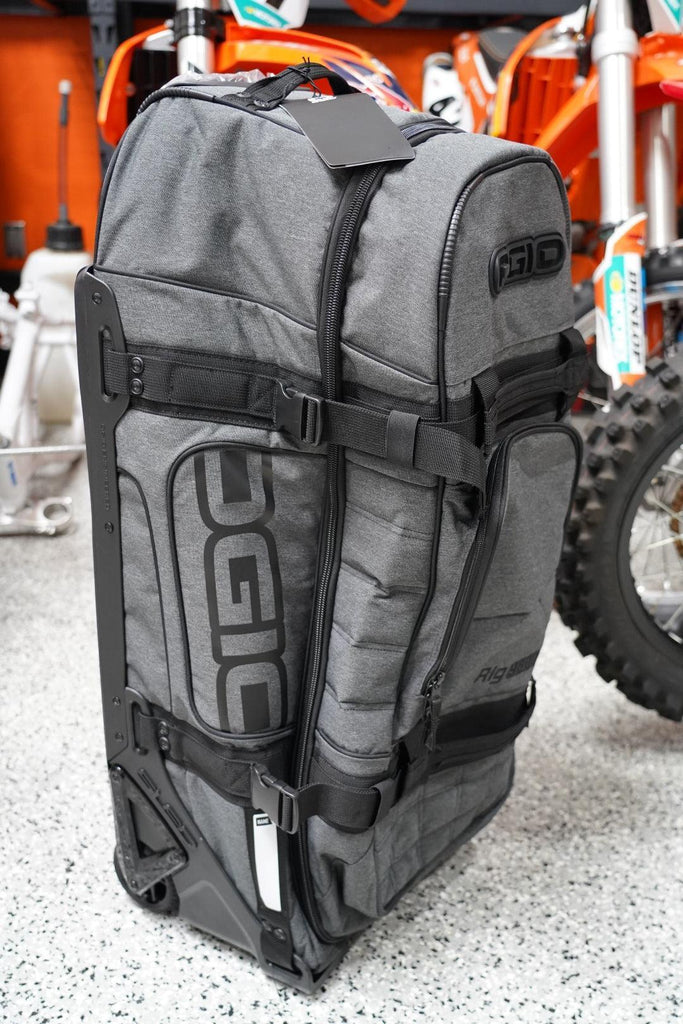 Ogio dark outlet static